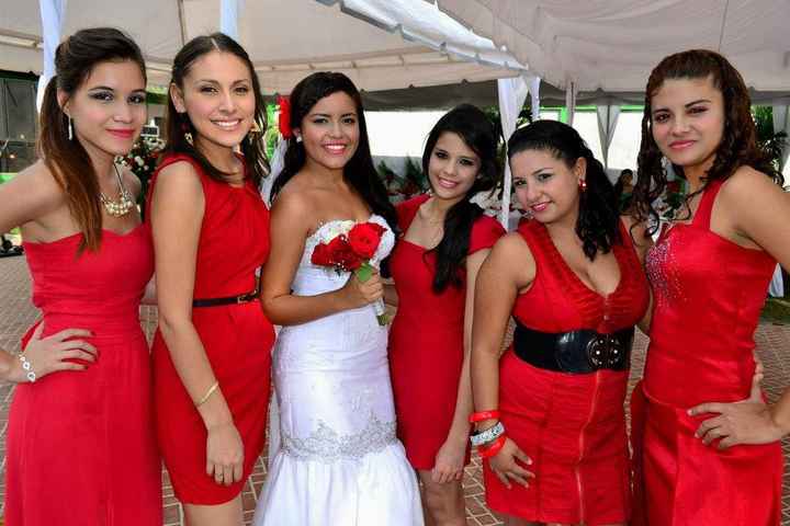 mis mejores amigas, hay falta mi mama i mi hermana k tmb iband e rojo jeje