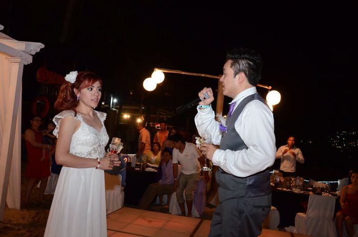 Mi esposo cantándome de sorpresa