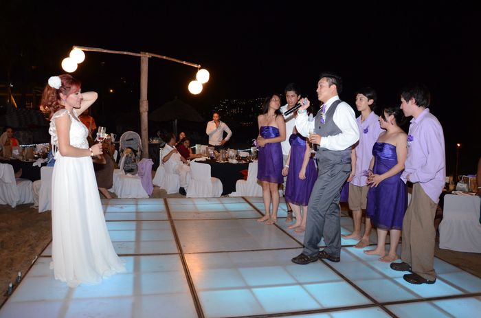 Mi esposo cantándome de sorpresa