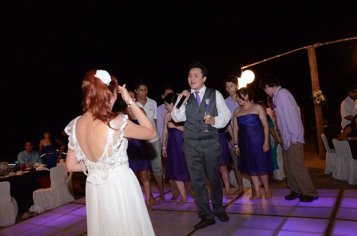 Mi esposo cantándome de sorpresa