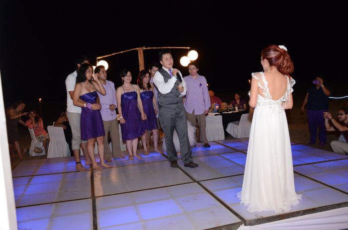 Mi esposo cantándome de sorpresa