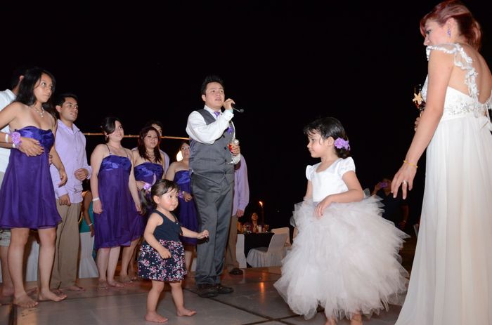 Mi esposo cantándome de sorpresa