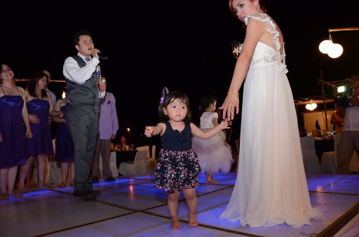 Mi esposo cantándome de sorpresa