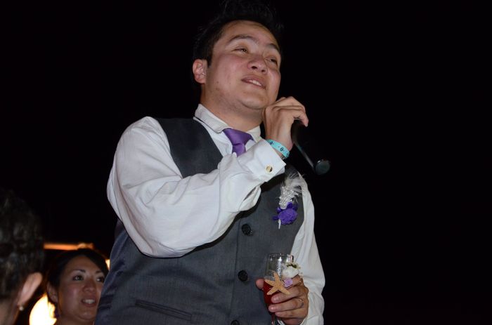 Mi esposo cantándome de sorpresa