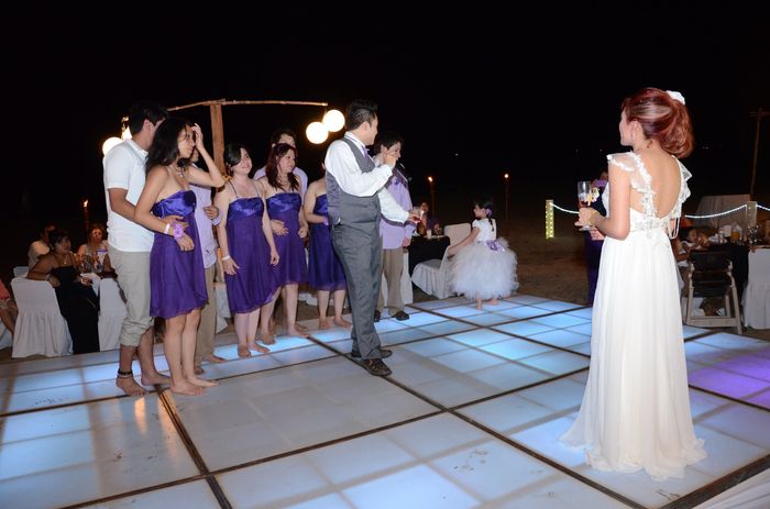 Mi esposo cantándome de sorpresa