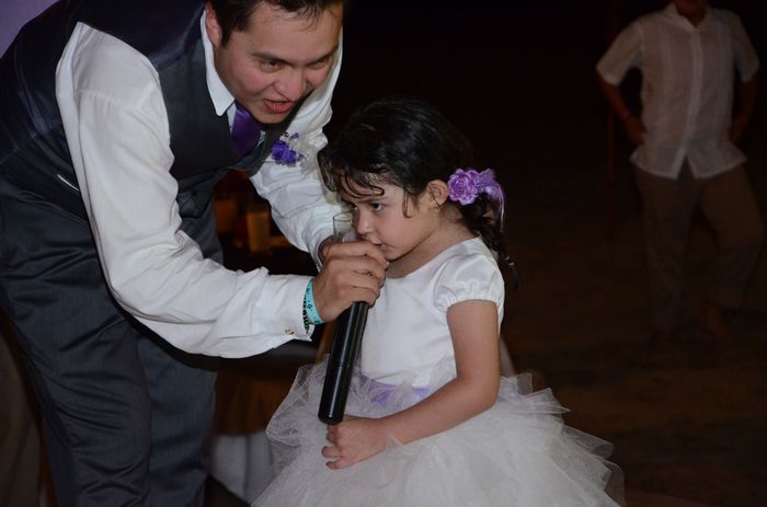 Mi esposo cantándome de sorpresa