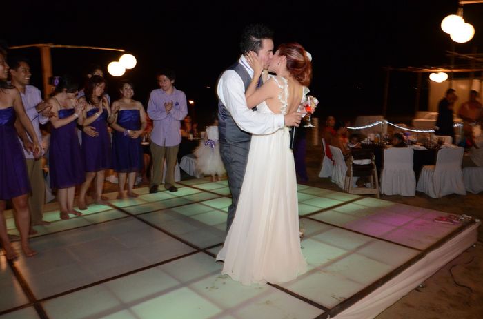 Mi esposo cantándome de sorpresa