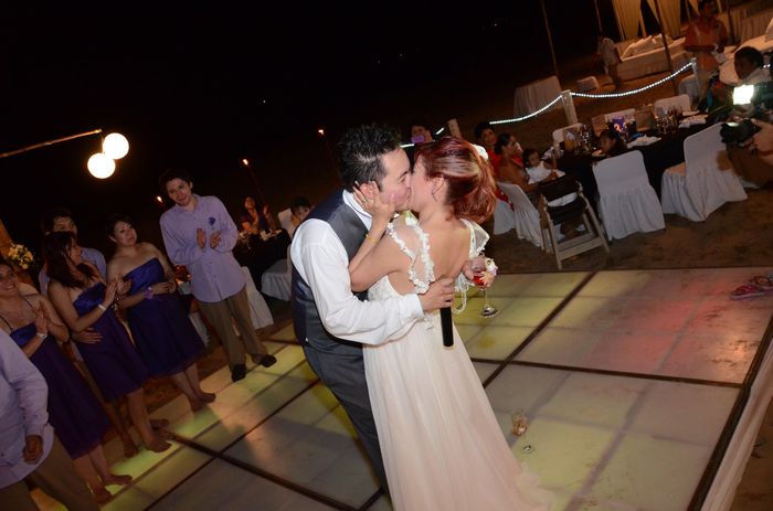 Mi esposo cantándome de sorpresa