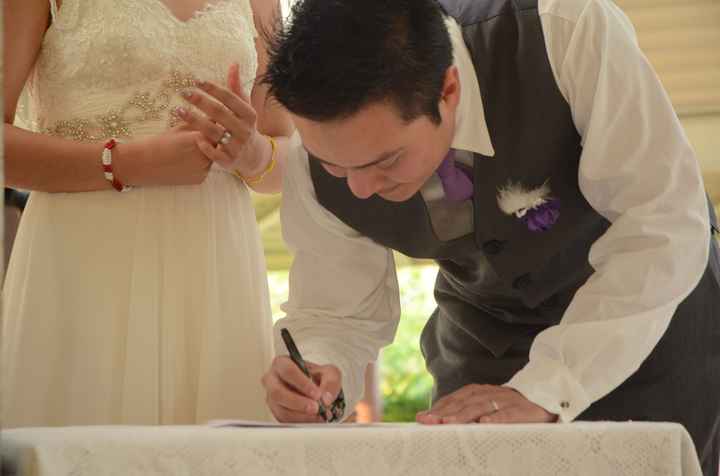 Ahora firma el novio 