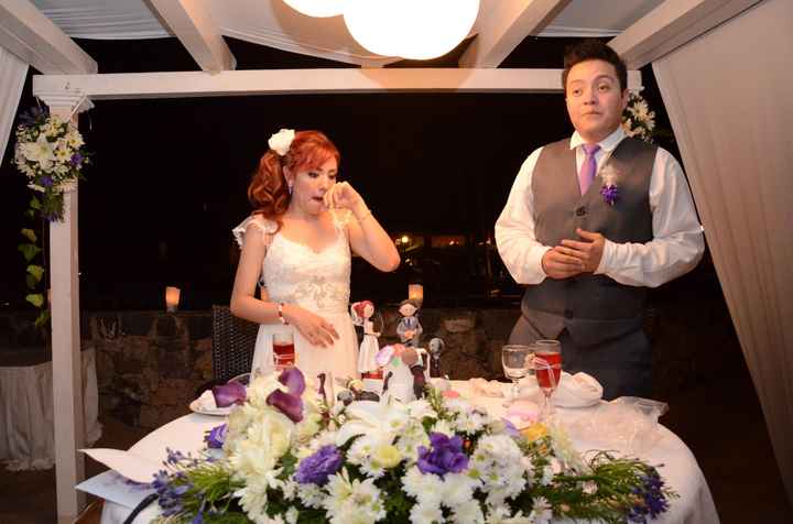 Partiendo el pastel nupcial
