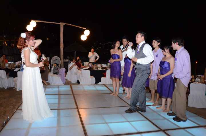 Mi esposo cantándome de sorpresa