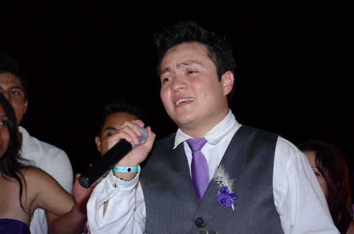 Mi esposo cantándome de sorpresa