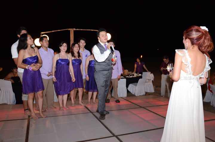 Mi esposo cantándome de sorpresa