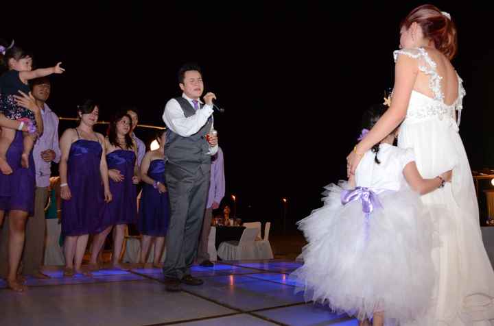 Mi esposo cantándome de sorpresa
