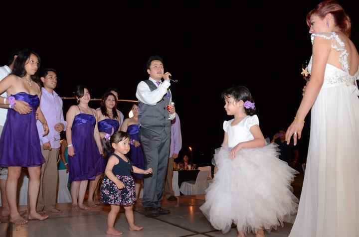 Mi esposo cantándome de sorpresa