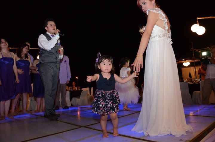 Mi esposo cantándome de sorpresa