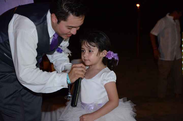 Mi esposo cantándome de sorpresa
