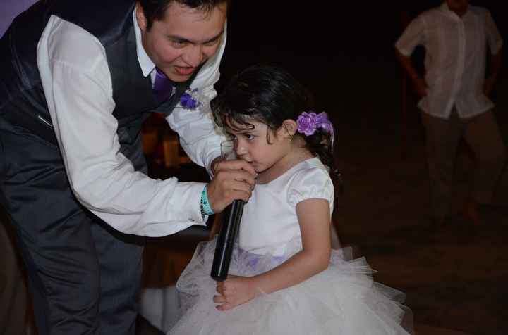 Mi esposo cantándome de sorpresa