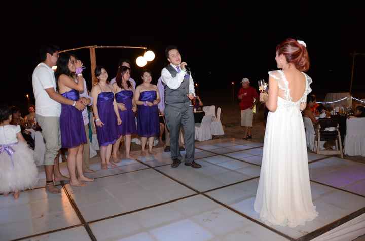 Mi esposo cantándome de sorpresa