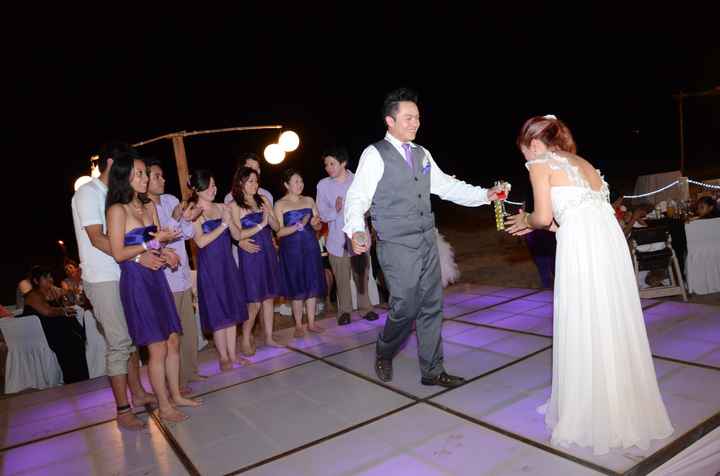 Mi esposo cantándome de sorpresa