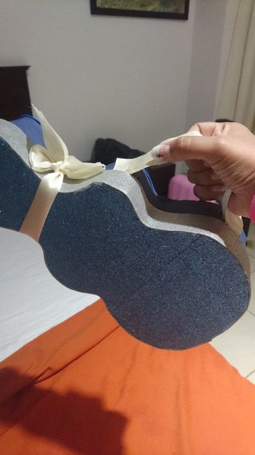 Última manualidad, mini estuche de guitarra para anillos