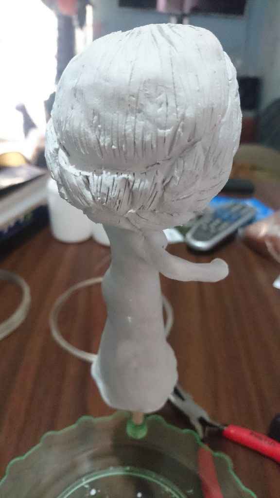 Escaldar el cabello en la figura