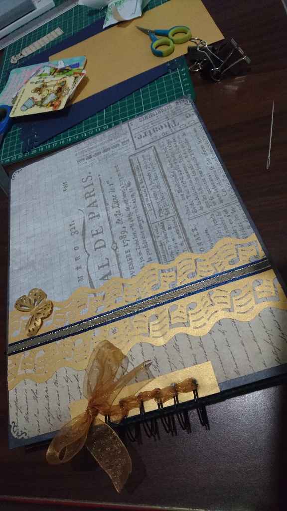 Libro de firmas terminado (le coloqué una mariposa de papel)