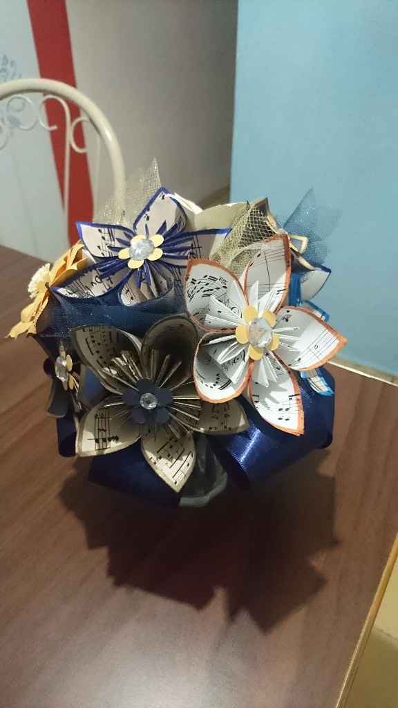 Ramo para las Damas con Flores de Papel