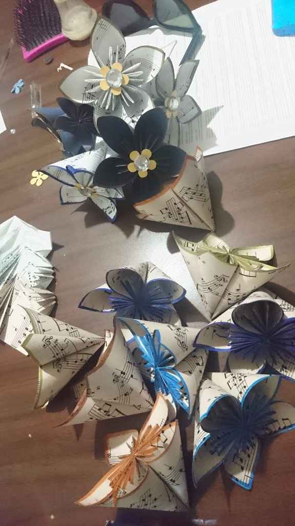 Flores de papel para el ramo de damas