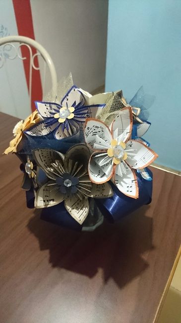 Ramo para las Damas con Flores de Papel