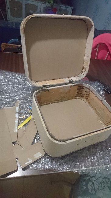 Maleta ya sin forro (le cubrí con cartón las zonas feas