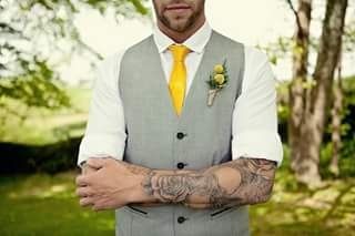 Novio con un toque de amarillo - 2