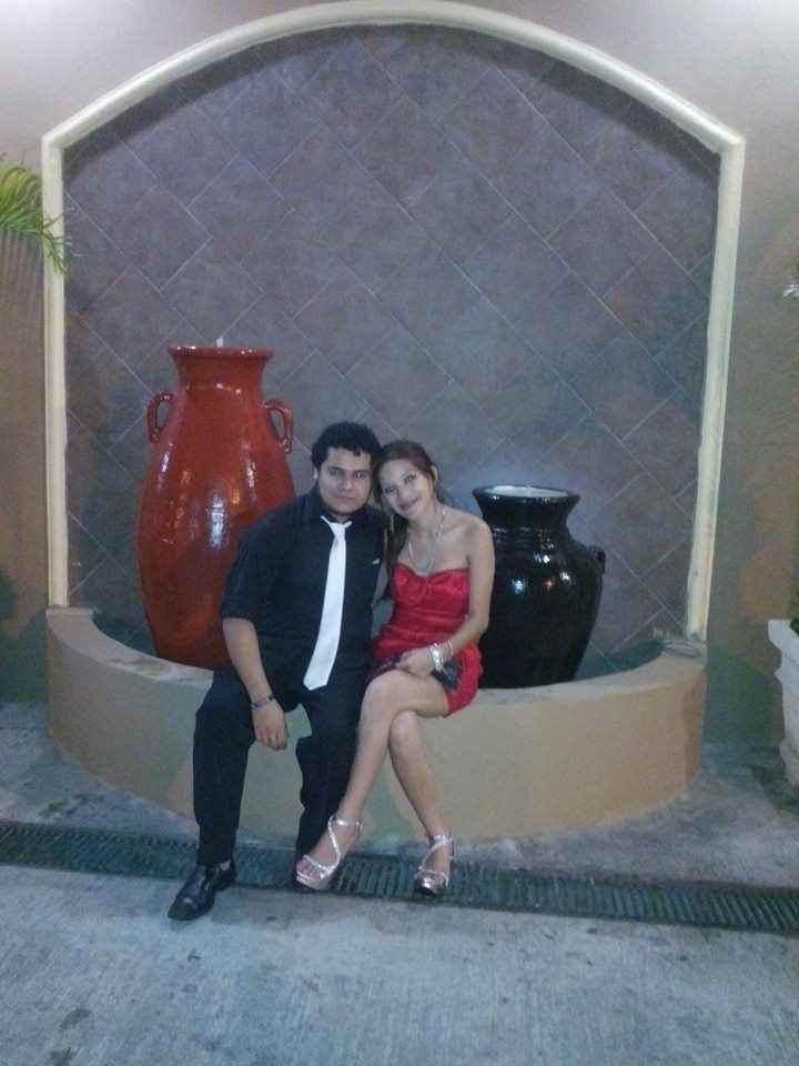 mi prometido y su novia osea yo 