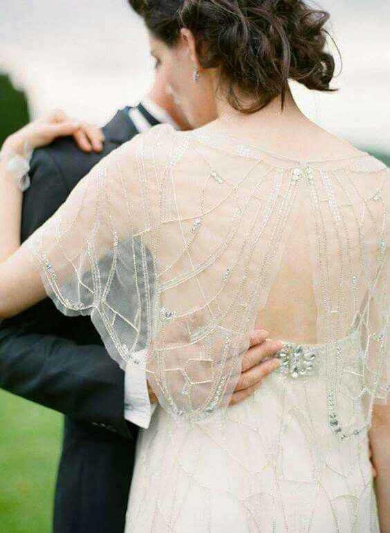  Ideas para vestidos con escote para la Iglesia - 7
