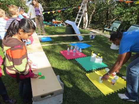 idea 6-poner a alguien a que les haga juegos