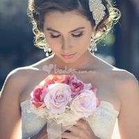 Broches , peinetas o flores  - 2