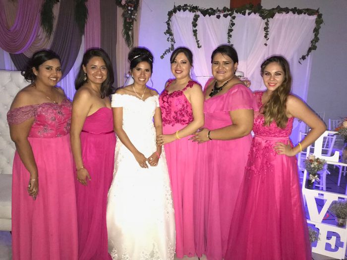 Vestidos iguales para las damas o cada quien elija el suyo?? - 1