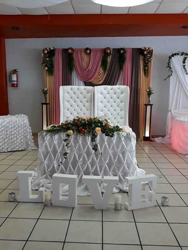 y así quedó el salón - 1