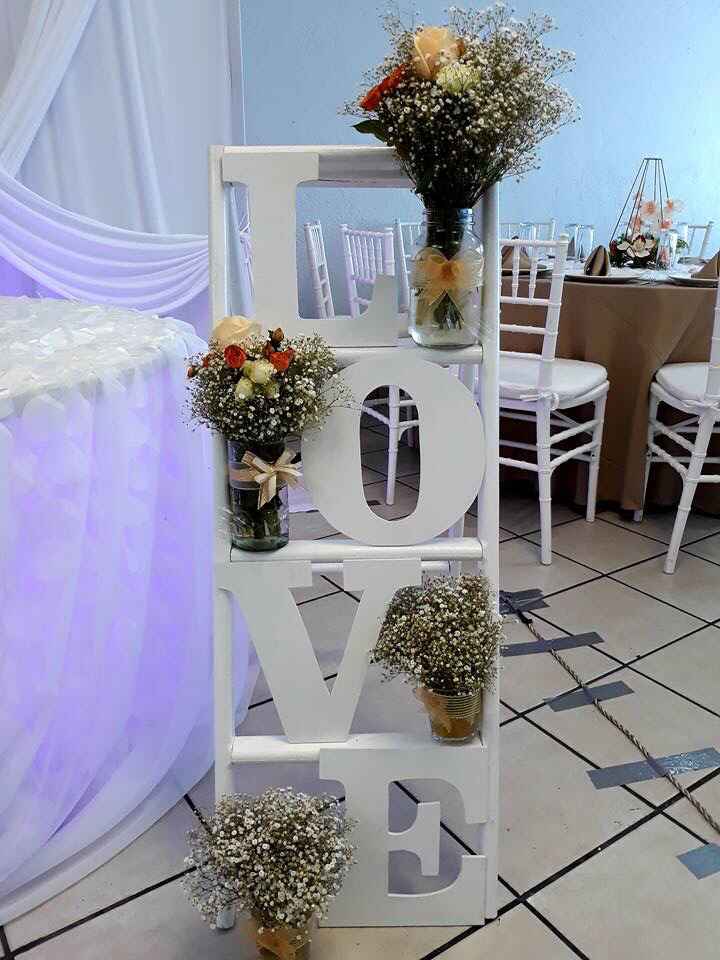 y así quedó el salón - 2