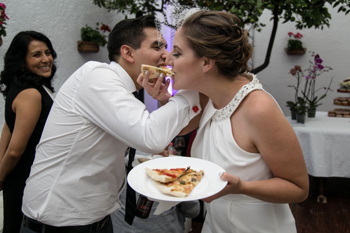 casate con quien te dé pizza 