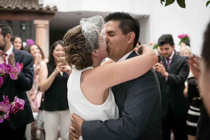 primer beso de esposos