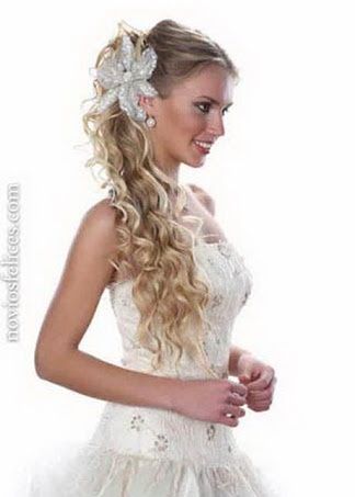 Cual es el peinado ideal para un vestido con espalda descubierta? - 2