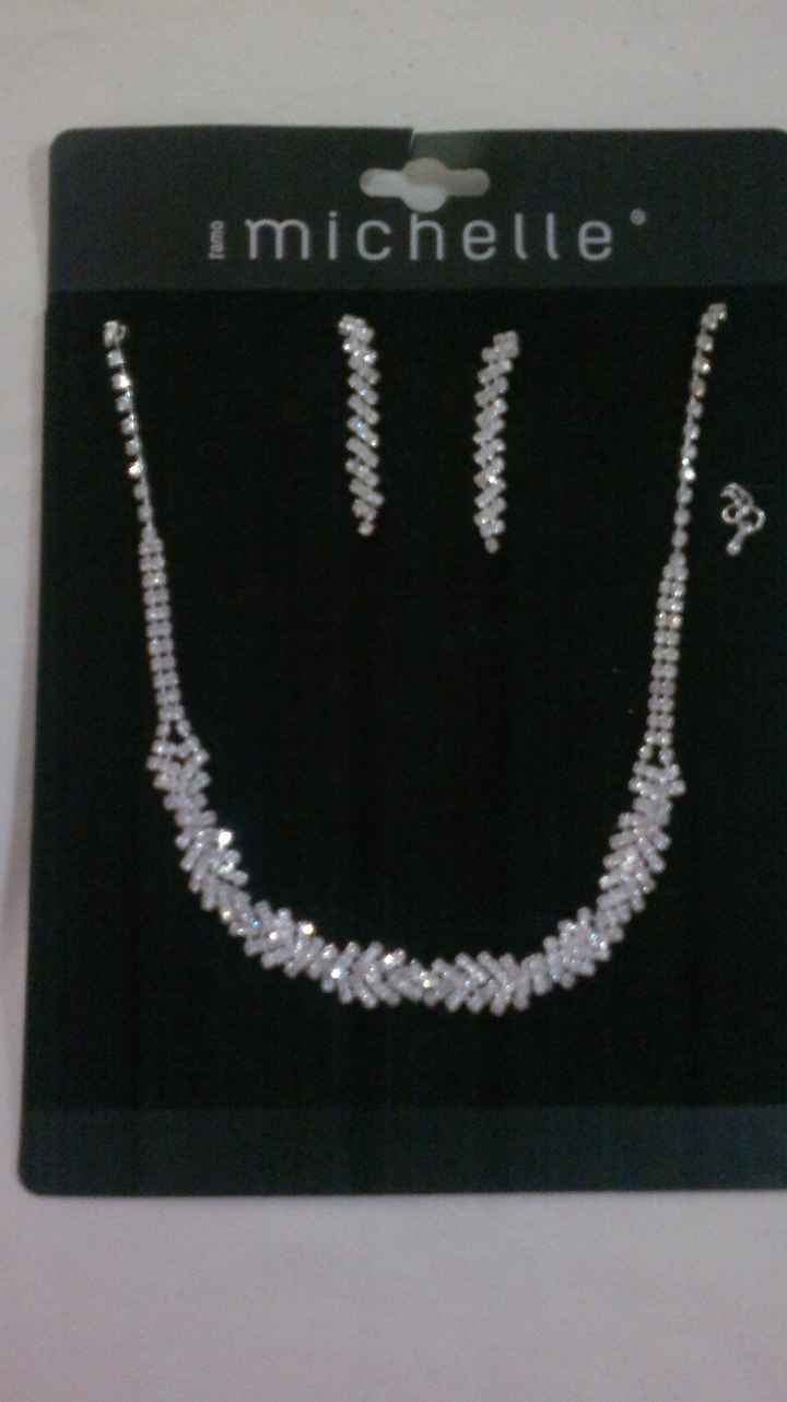 Collar y aretes