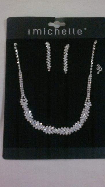 Collar y aretes