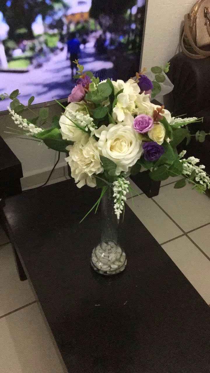 Rosas Tonos lilas y piedras