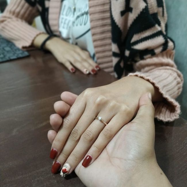 📸 Publica una foto mostrando su anillo de compromiso o alianza de boda 12