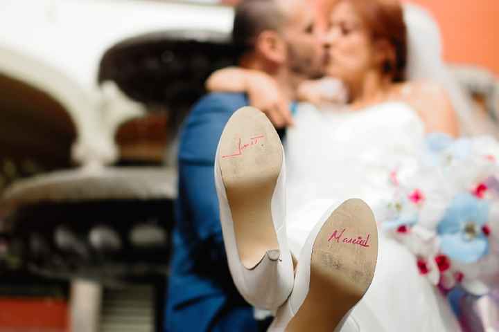 Foto de la novia con sus zapatos - 1