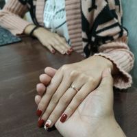 📸 Publica una foto mostrando su anillo de compromiso o alianza de boda - 1
