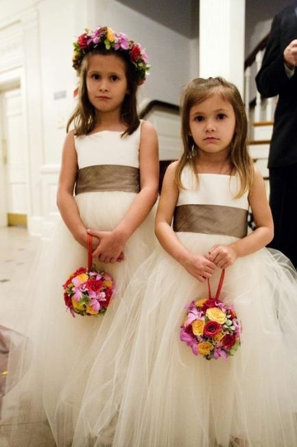 Pajes: "flower Girl" en Dorado 7