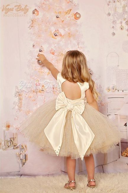 Pajes: "flower Girl" en Dorado 10